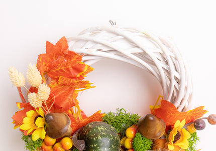 Coroniță Handmade „Autumn Forest Tale” – Aranjament cu Dovleci, Ciuperci și Spice pe Bază de Răchită Albă
