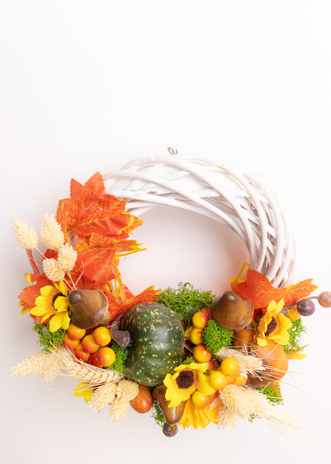 Coroniță Handmade „Autumn Forest Tale” – Aranjament cu Dovleci, Ciuperci și Spice pe Bază de Răchită Albă