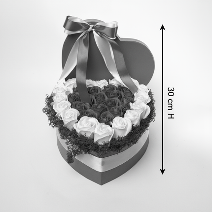 Aranjament Inimă Lux Trandafiri Săpun Roșu-Alb & Fundă