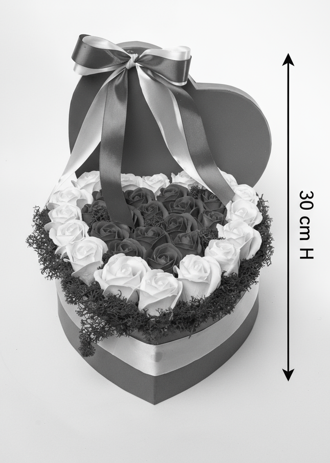 Aranjament Inimă Lux Trandafiri Săpun Roșu-Alb & Fundă
