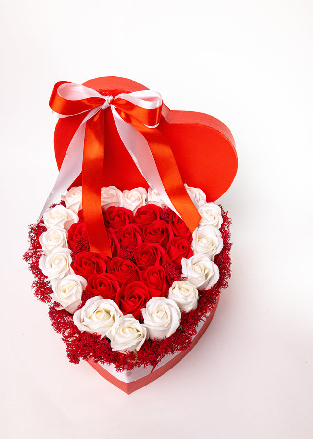 Aranjament Inimă Lux Trandafiri Săpun Roșu-Alb & Fundă