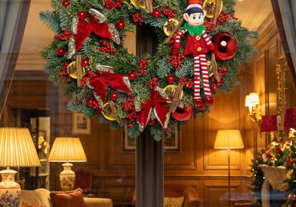 Coroniță de Crăciun Artizanală „The Elf’s Festive Welcome”