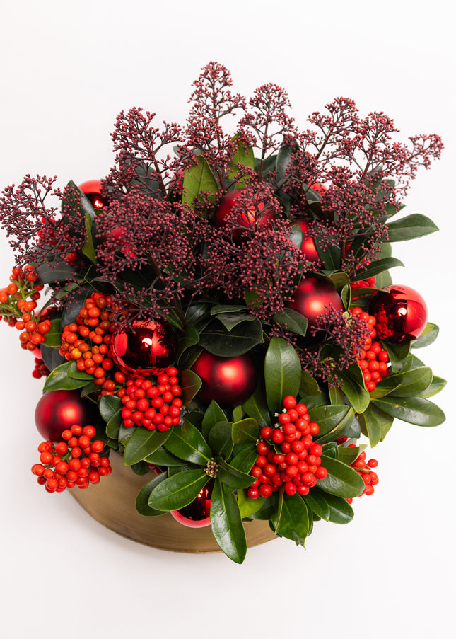 Aranjament Lux FloraArt cu Skimmia în Vas de Cupru