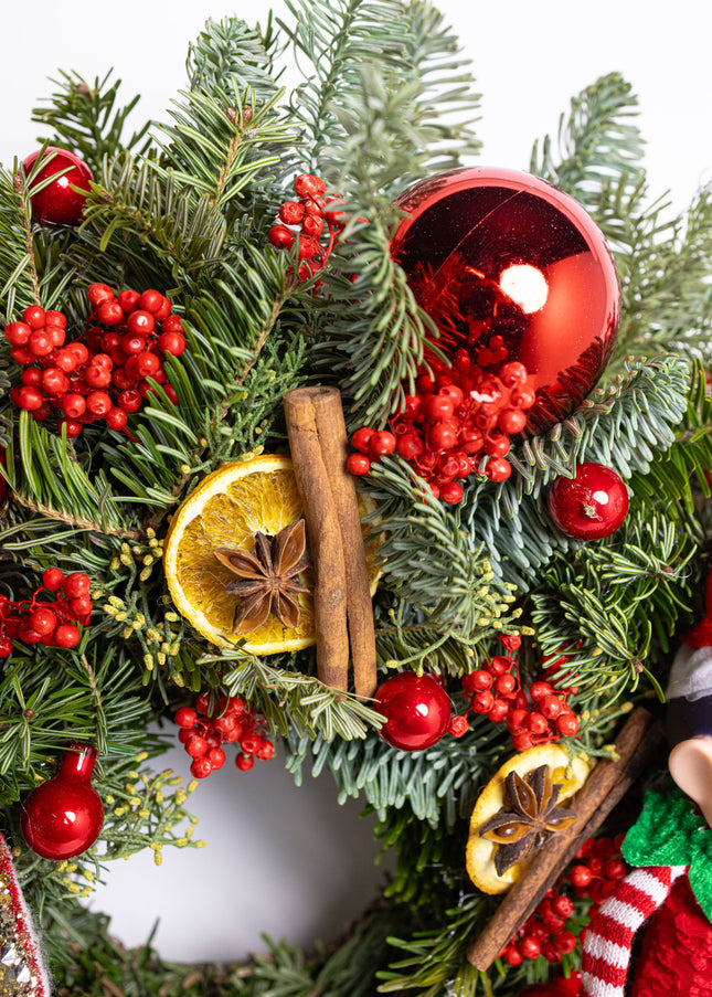 Coroniță de Crăciun Artizanală „The Elf’s Festive Welcome”