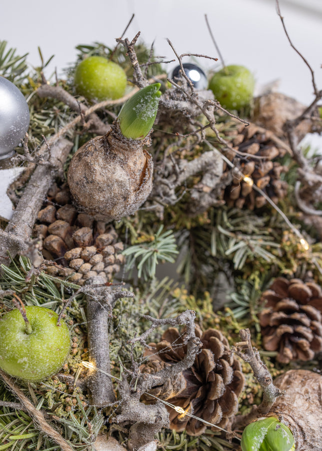 Coroniță de Crăciun Artizanală „Silver Frost & Natural Bark”