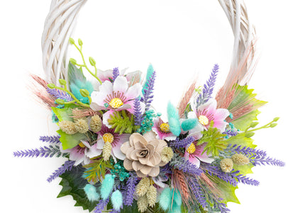 Coroniță Handmade „Spring Breeze” – Aranjament pe Bază de Răchită Albă cu Flori Pastelate