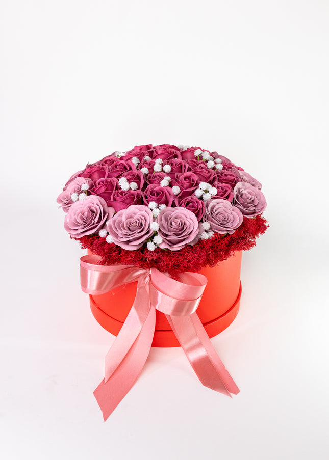 Aranjament Lux Trandafiri Săpun Magenta-Roz, Cutie Roșie