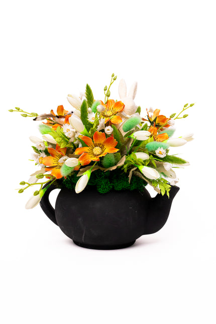 Aranjament de Paște „Spring Teapot” – decor floral în ceainic cu accente naturale