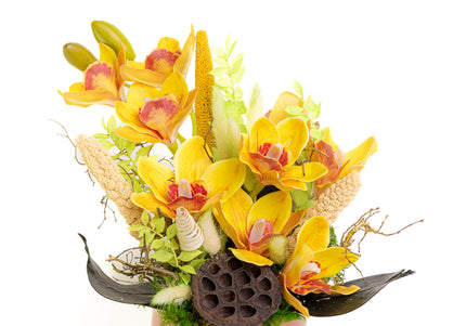 Aranjament Floral „Cymbidium Gold” în Vas Mat – Creație Handmade cu Orhidee Galbene și Accente Botanice Exotice
