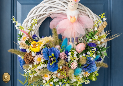 Coroniță florală de Paște „Easter Ballet” – decor festiv cu iepuraș și flori pastelate