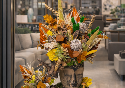 Aranjament floral „Autumn Spirit” în bust sculptural – compoziție rustică cu flori uscate și elemente naturale
