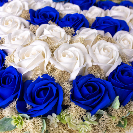 Aranjament Inimă Lux Trandafiri Săpun Albastru-Alb & Ursulet