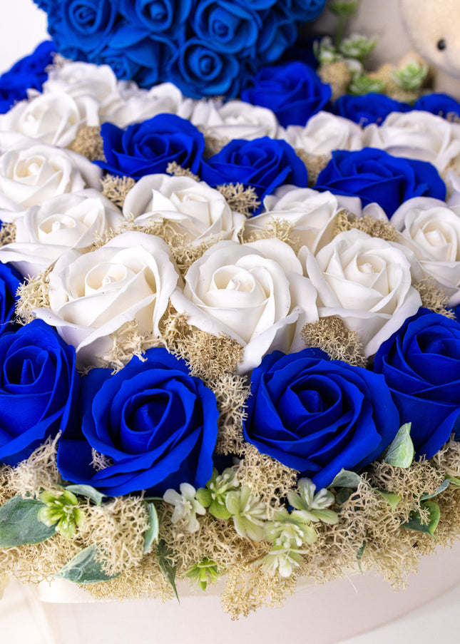 Aranjament Inimă Lux Trandafiri Săpun Albastru-Alb & Ursulet