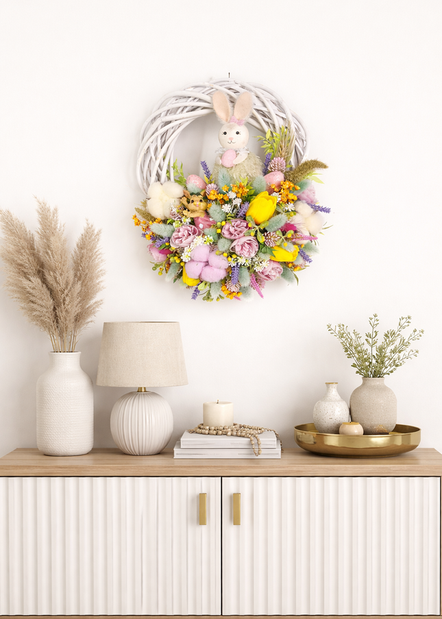 Coroniță florală de Paște „Sweet Bunny” – decor festiv cu iepuraș, flori pastel și accente jucăușe