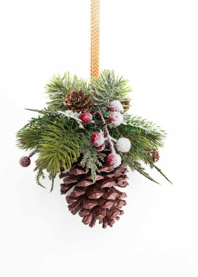 Ornament de Crăciun Artizanal „Crimson Berry & Copper Cone”