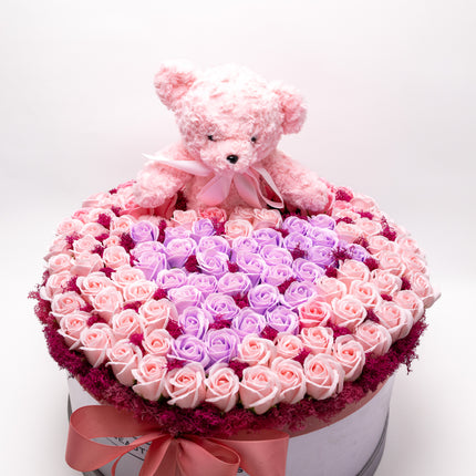Aranjament Lux Trandafiri Săpun Roz & Lila, Ursulet Gri