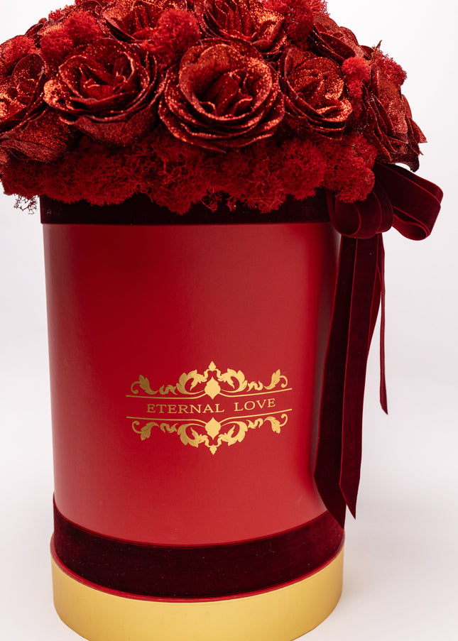 Aranjament cutie vișinie cu trandafiri sclipitori "Glow"