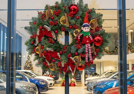 Coroniță de Crăciun Artizanală „The Elf’s Festive Welcome”
