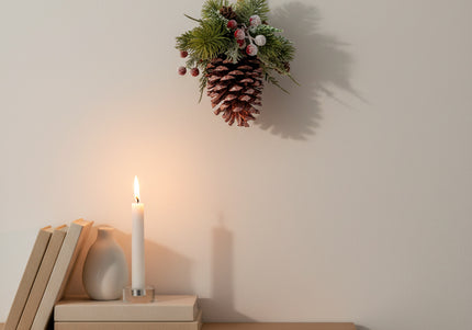 Ornament de Crăciun Artizanal „Crimson Berry & Copper Cone”