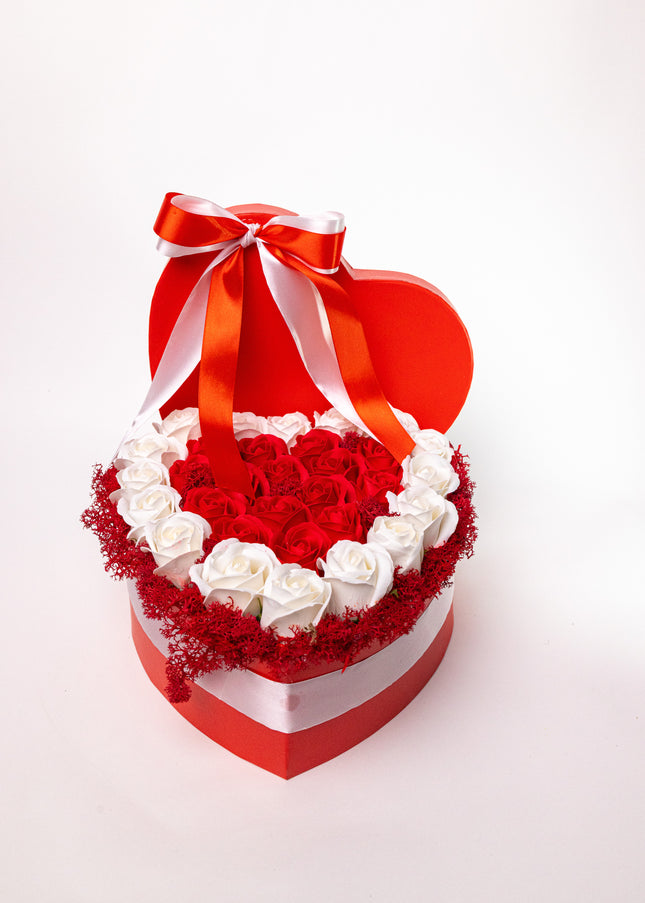 Aranjament Inimă Lux Trandafiri Săpun Roșu-Alb & Fundă