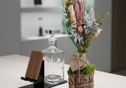 Aranjament Floral „Soft Serenity” pe Bază de Lemn – Creație Handmade cu Protea Roz, Palmier Pastel și Accente Turcoaz