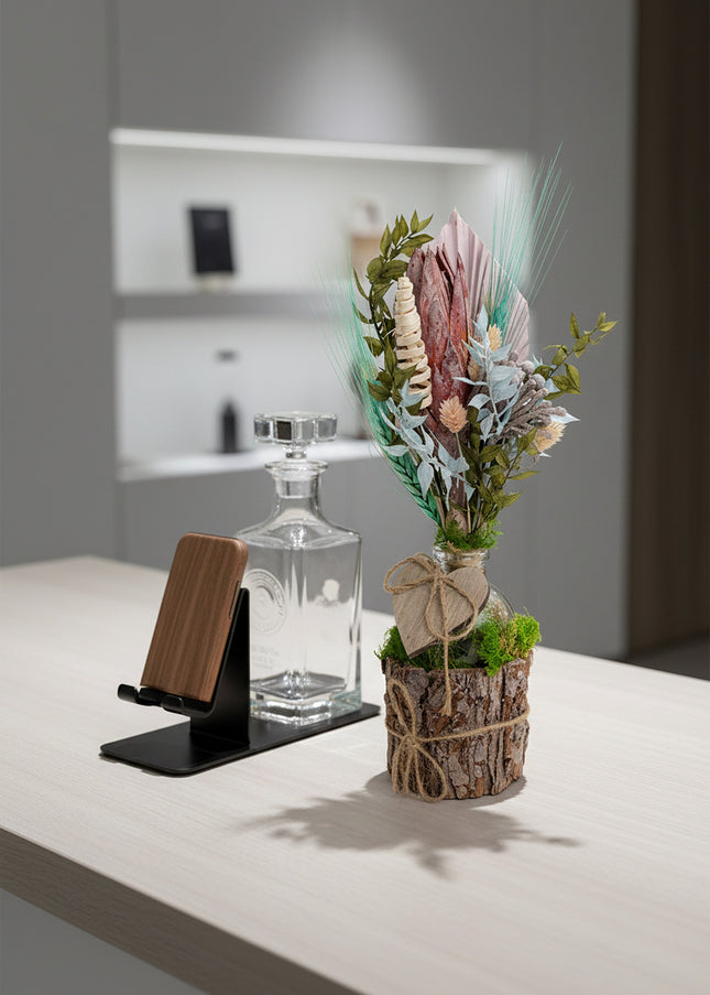 Aranjament Floral „Soft Serenity” pe Bază de Lemn – Creație Handmade cu Protea Roz, Palmier Pastel și Accente Turcoaz