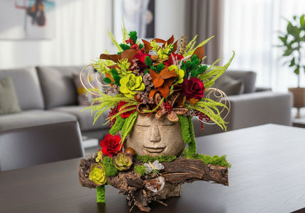 Aranjament floral „Forest Harmony” în bust decorativ – compoziție naturală cu accente verzi și roșii