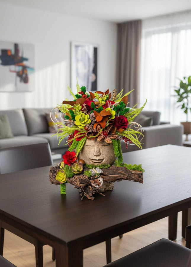 Aranjament floral „Forest Harmony” în bust decorativ – compoziție naturală cu accente verzi și roșii