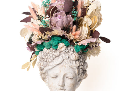 Aranjament floral „Mystic Bloom” în bust sculptural – flori uscate, eucalipt și accente turcoaz