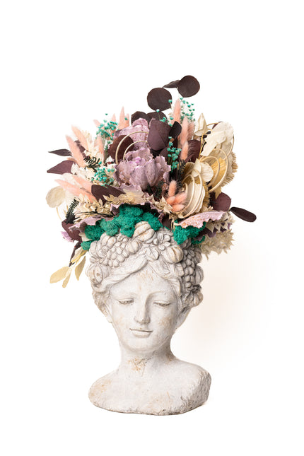 Aranjament floral „Mystic Bloom” în bust sculptural – flori uscate, eucalipt și accente turcoaz