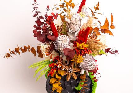 Aranjament floral „Autumn Flame” – compoziție în tonuri calde de toamnă
