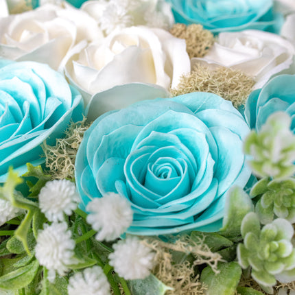 Aranjament Lux Inimă Trandafiri Săpun Turcoaz-Alb