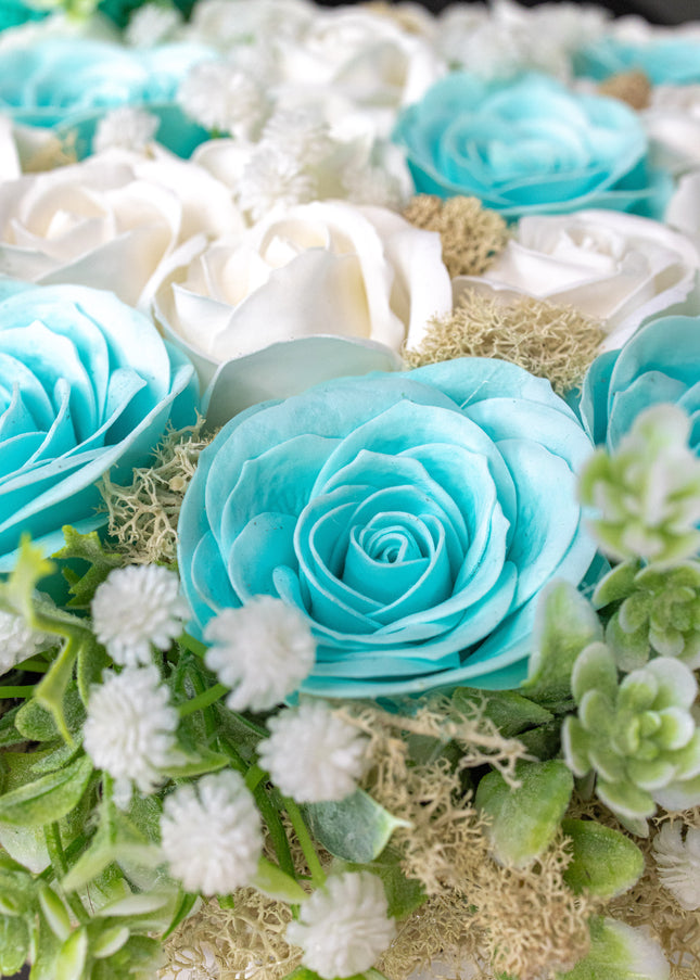 Aranjament Lux Inimă Trandafiri Săpun Turcoaz-Alb