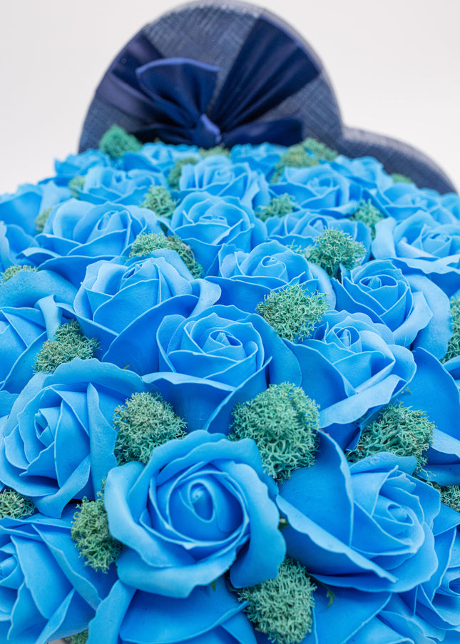 Aranjament "Blue Sapphire" în Cutie Inimă bleumarin