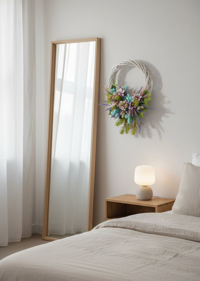 Coroniță Handmade „Spring Breeze” – Aranjament pe Bază de Răchită Albă cu Flori Pastelate